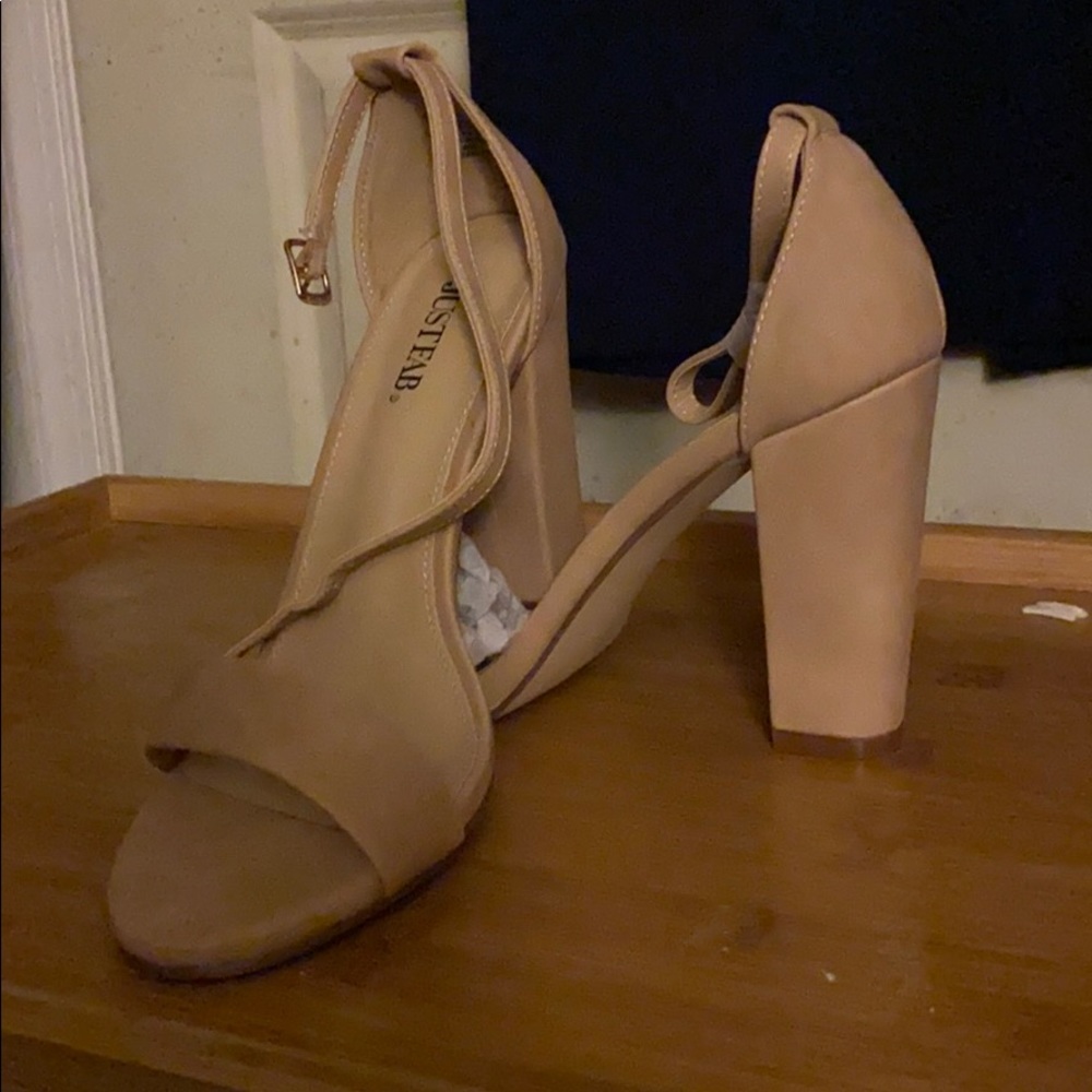 Block heel sandal